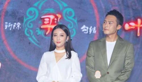 为吃瓜进娱乐圈,她意外踏入娱乐圈,开启璀璨星途